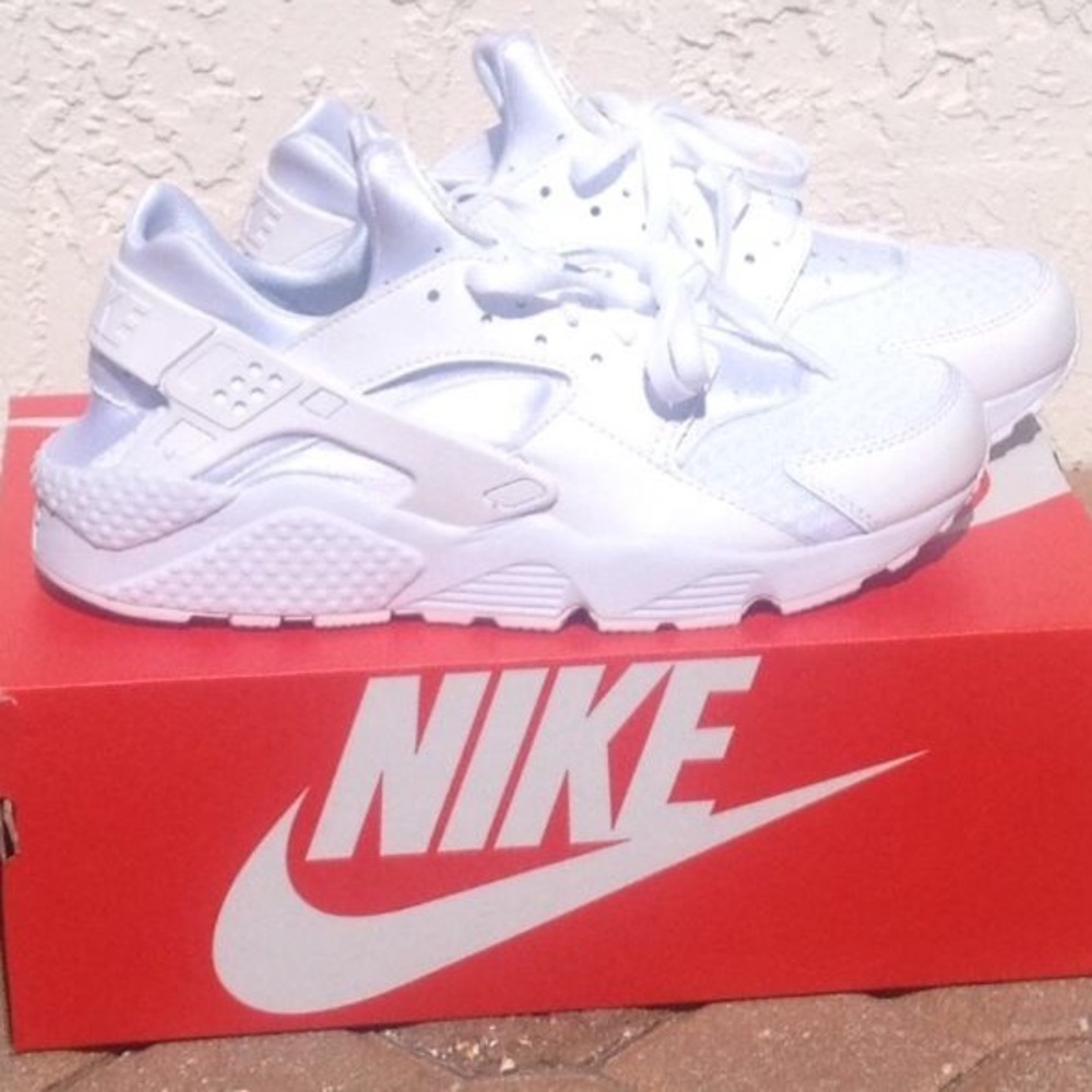BRAND NEW all white Women’s Air Huaraches